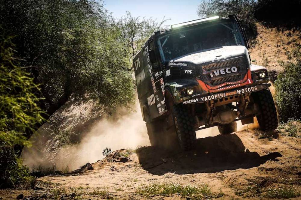 A poco del final,Villagra, abandonó el Dakar 2018